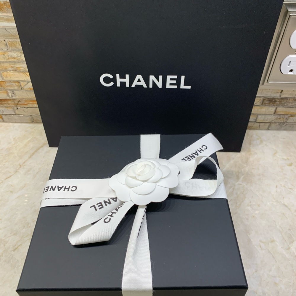 SOLD Chanel Black Pearly White & Crystal Belt - Picture 3 of 11